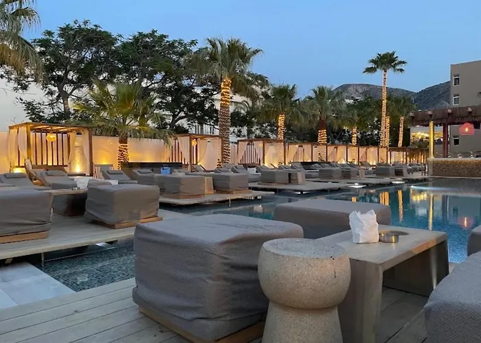 Khroma Luxury 2 Front With Private Mini Pool Jacuzzi * 赫索尼索斯