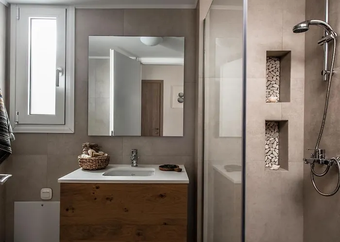 Khroma Luxury 2 Front With Private Mini Pool Jacuzzi הרסוניסוס