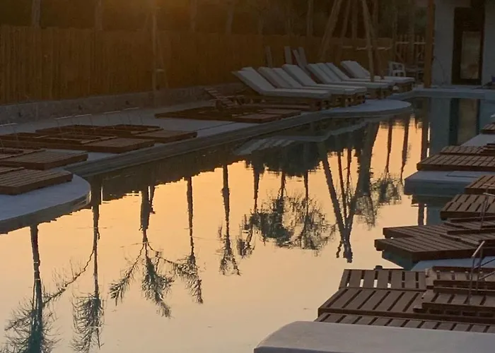 Khroma Luxury 2 Front With Private Mini Pool Jacuzzi דירה